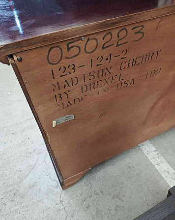 Dřevěná komoda značková +2 noční stolky made in USA Trnava - foto 9