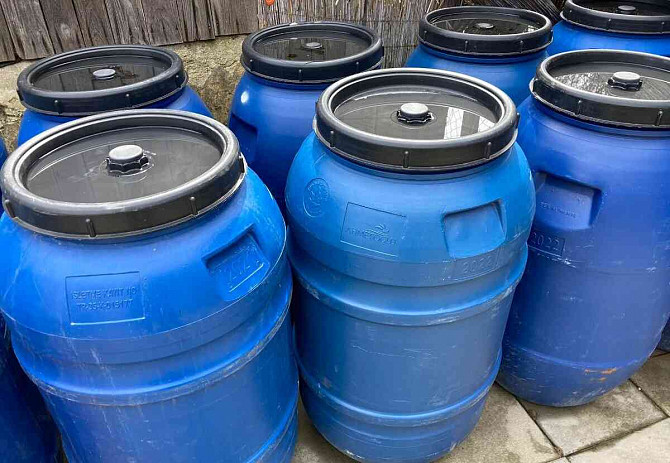 I will sell plastic barrels of 220 liters Michalovce - photo 1