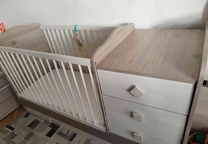 Kinderbett mit Wickeltisch Neusohl - Foto 1