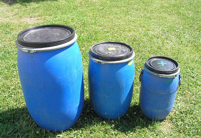Plastic barrels  - photo 2