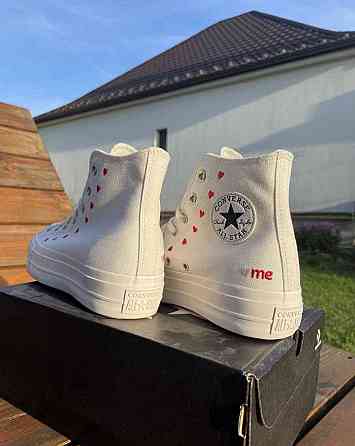 Converse High - Embroidered Hearts Глоговец