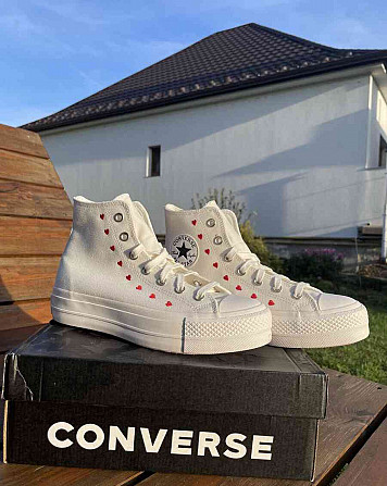 Converse High - Embroidered Hearts Hlohovec - foto 1