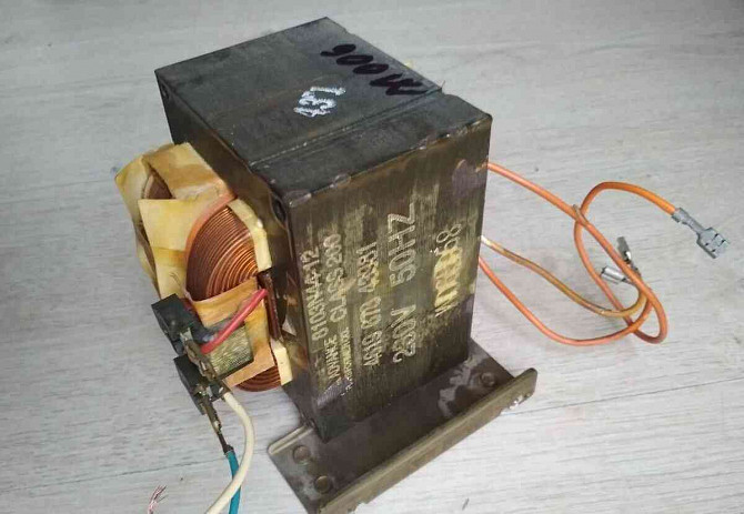Transformator aus einer 900-W-Mikrowelle Trentschin - Foto 1