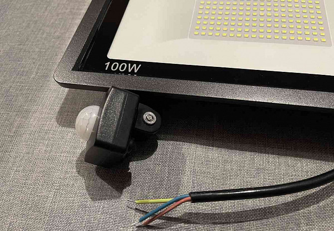 LED Reflector for the house, with or without sensor, metal IP67  - photo 3