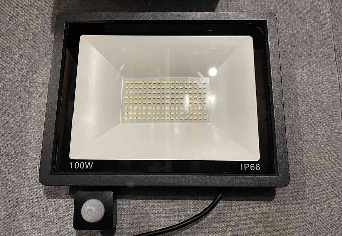 LED Reflector for the house, with or without sensor, metal IP67  - photo 2