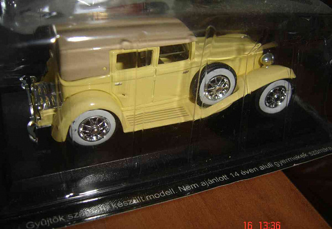A collection of models of legendary cars Senec - photo 6