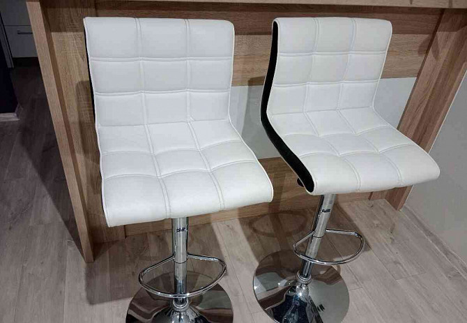 2 höhenverstellbare Stühle Bytča - Foto 5